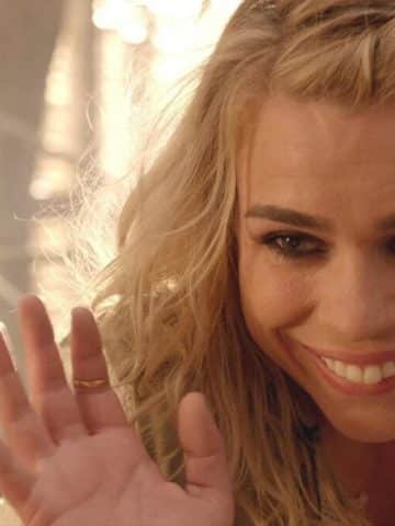 The Moment/Bad Wolf smiles and waves