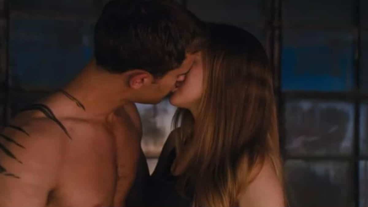 Tris and Four kiss in Divergent