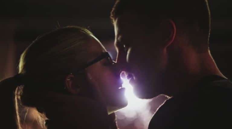 Oliver remembers the kiss_Arrow