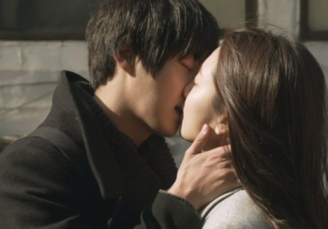 Flower-Boy-Next-Door-kiss; Korean Drama kisses