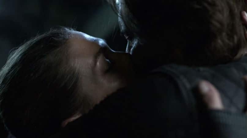 Abby and Kane kiss the 100 2