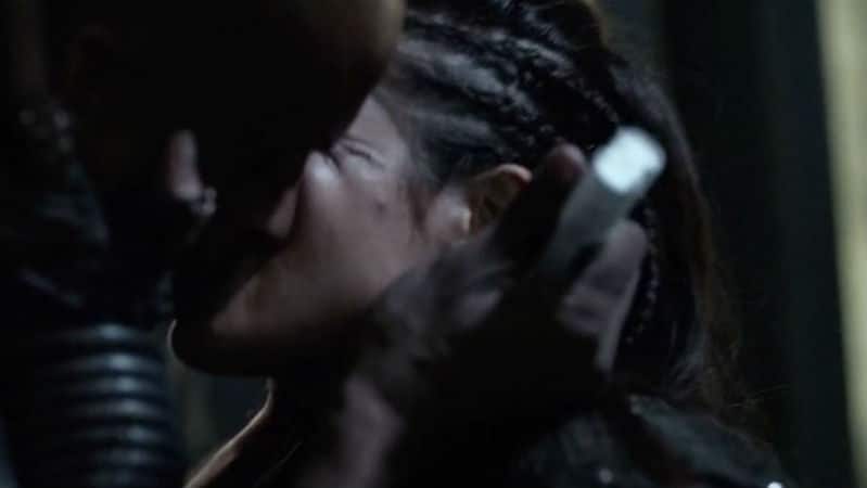Lincoln and Octavia kiss 3 the 100