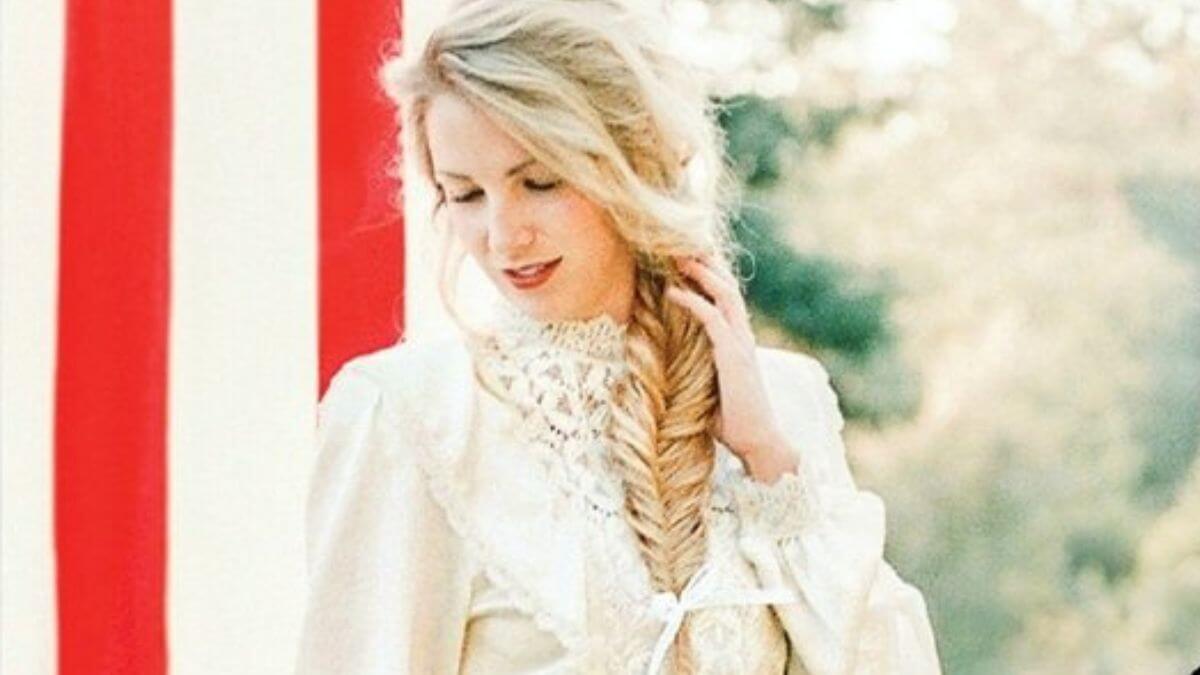 The Lady and the Lionheart book cover snippet showing an Edwardian looking blonde woman. Featured image for YA Beauty and the Beast retellings