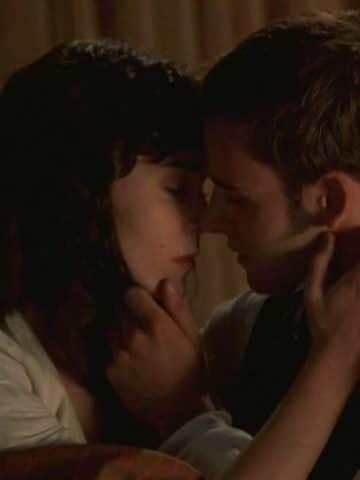 Mansfield Park 1999 Film Review featured image showing Fanny and Edmund almost kiss
