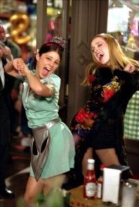 Five Reasons You Need to Watch the Roswell TV Show 20 Years Later