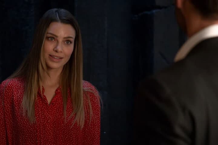 Chloe smiles at Lucifer in final scene of the series.