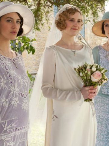 Where to Watch Downton Abbey featured image. The photo is of the Crawley sisters (played by Jessica Brown Findlay, Laura Carmichael, and Michelle Dockery).