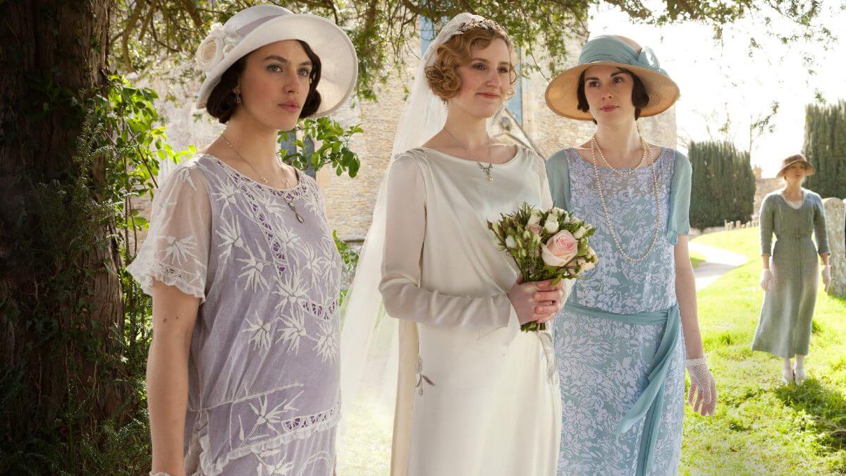 Where to Watch Downton Abbey featured image. The photo is of the Crawley sisters (played by Jessica Brown Findlay, Laura Carmichael, and Michelle Dockery).