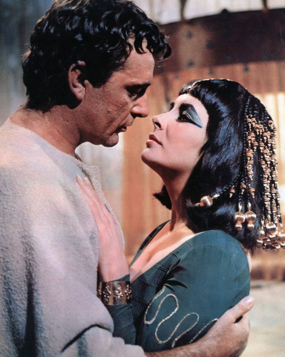Cleopatra 1963 still with Richard Burton and Elizabeth Taylor