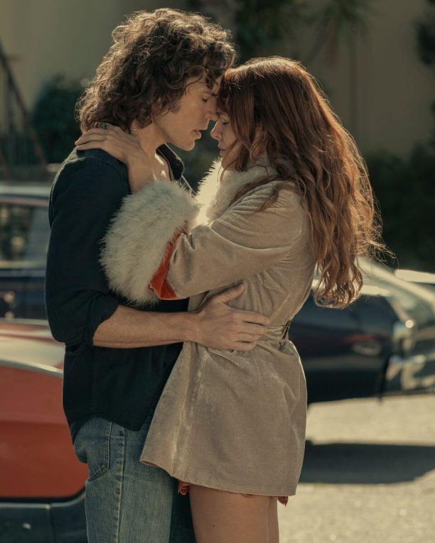 Sam Claflin (Billy Dunne), Riley Keough (Daisy Jones) in Daisy Jones & the Six.