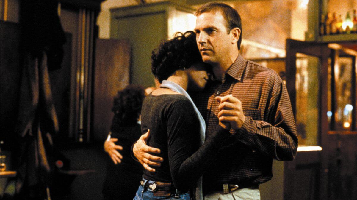 the bodyguard 1992 publicity still of Rachel and Frank dancing
