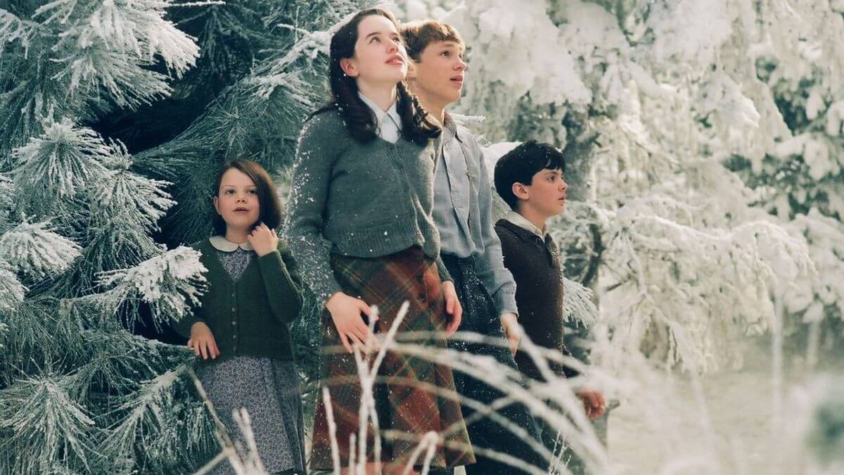 the chronicles of narnia the lion the witch and the wardrobe still of the children in the snow