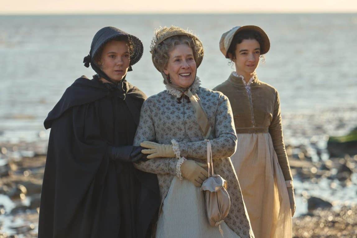 Cassy Austen (Synn&oslash;ve Karlsen), Mrs. Austen (Phyllis Logan), Jane Austen (Patsy Ferran) on the beach in Miss Austen.