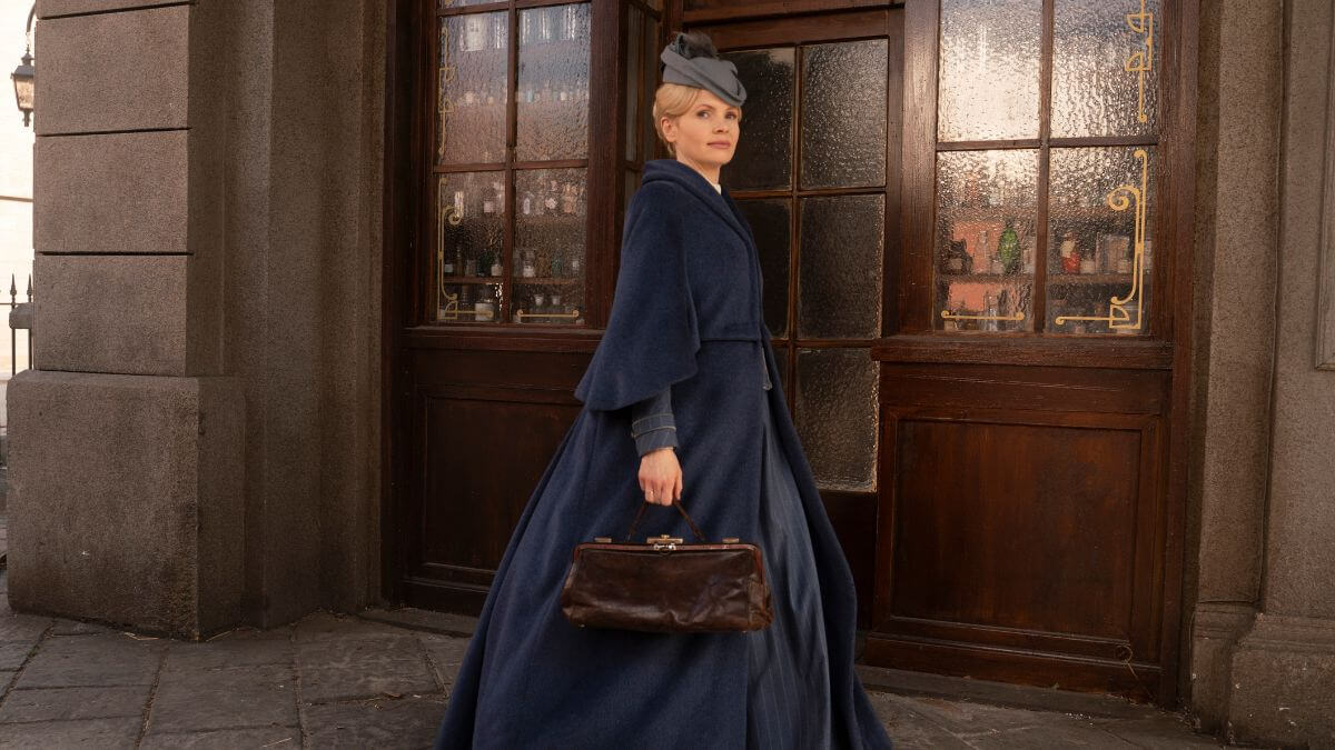 Kate Philips as Miss Scarlet in Season 5