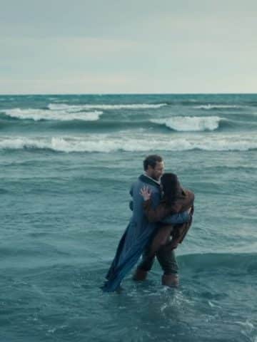 Thomas and Kat featured image showing Thomas carry Kat on the ocean